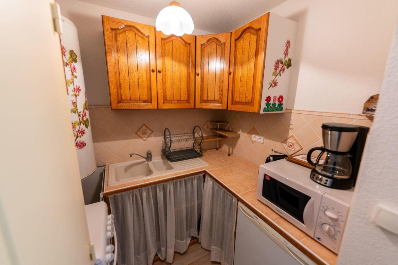 Apartment Warm 29m With Balcony And View *